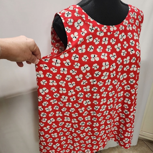 Calvin Klein Red, White And Black Floral Red Top - Picture 7 of 11